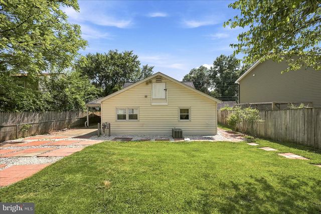 104 LAMBERT DR, Manassas Park, VA 20111