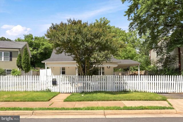 104 LAMBERT DR, Manassas Park, VA 20111