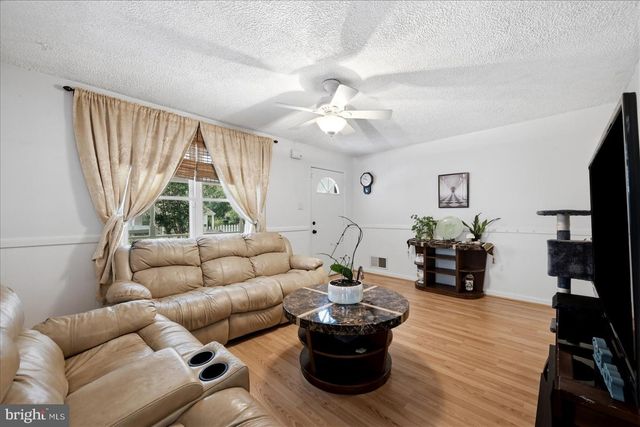 104 LAMBERT DR, Manassas Park, VA 20111