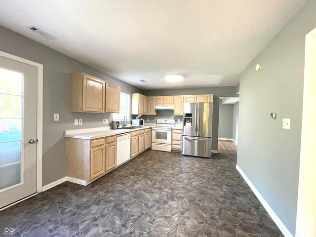 2636 Mae Circle, Carmel, IN 46033