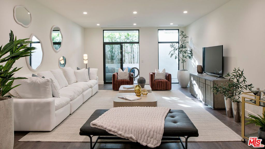 425 N Palm Drive 102, Beverly Hills, CA 90210 — photo 2