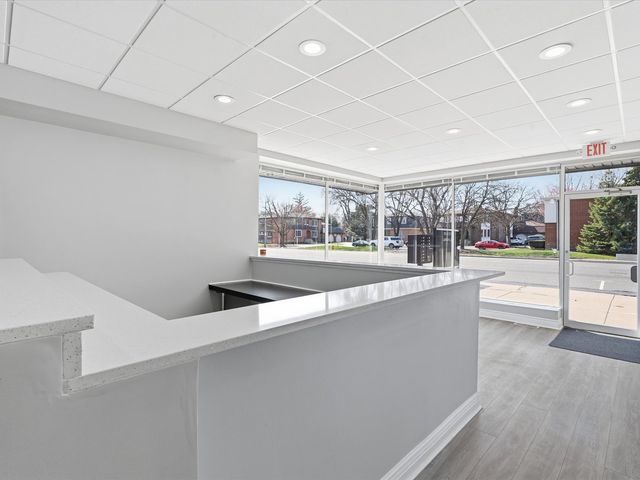 505 S La Grange Road, La Grange, IL 60525