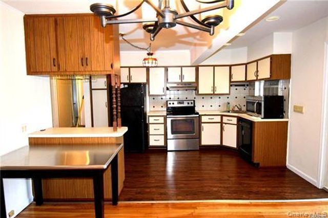 44 Miller Road, Farmingdale, NY 11735