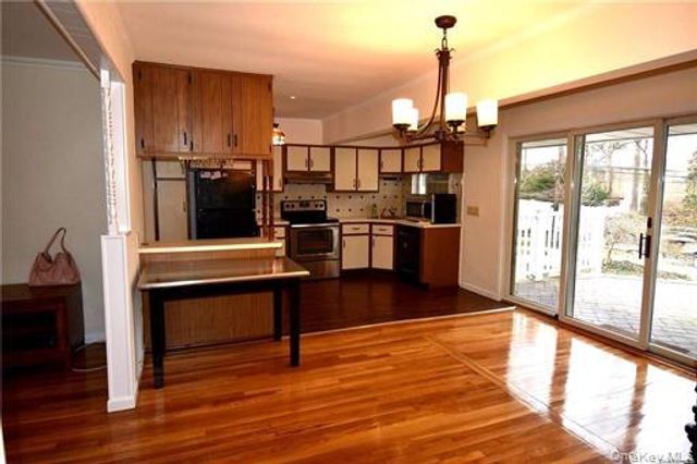 44 Miller Road, Farmingdale, NY 11735