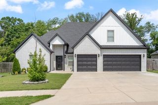 3500 SW Lucretia Road, Bentonville, AR 72713