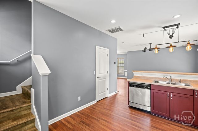 46 Twin Oaks Place, Savannah, GA 31407