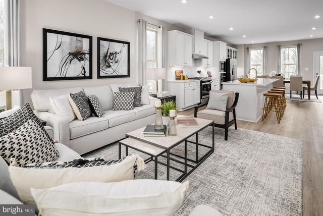 1737 DESTRIER ST, Ranson, WV 25438