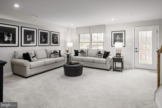 1737 DESTRIER ST, Ranson, WV 25438