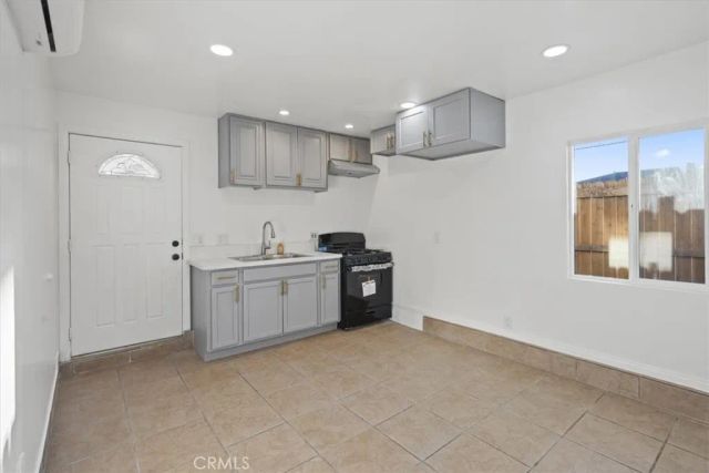 9806 Beachy, Arleta, CA 91331