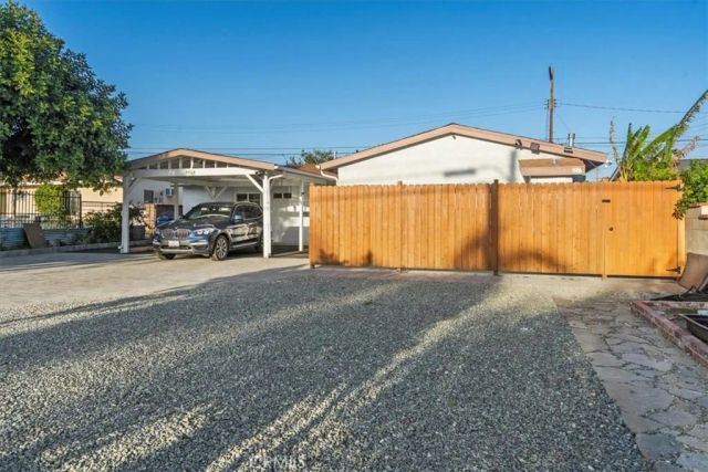 9806 Beachy, Arleta, CA 91331