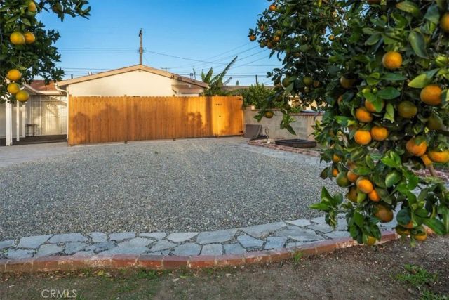9806 Beachy, Arleta, CA 91331