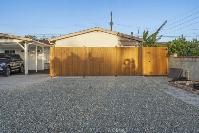 9806 Beachy, Arleta, CA 91331