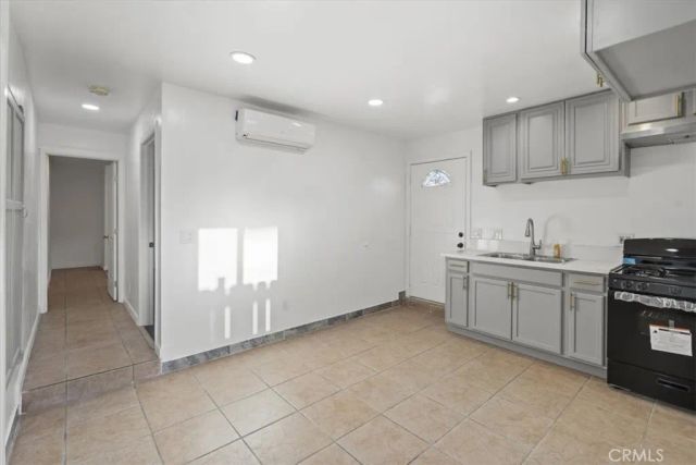 9806 Beachy, Arleta, CA 91331