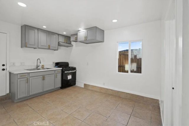 9806 Beachy, Arleta, CA 91331