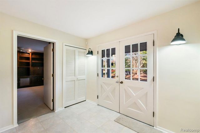 26075 Woodlore Road, Franklin, MI 48025