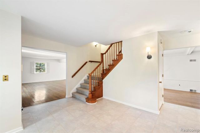 26075 Woodlore Road, Franklin, MI 48025