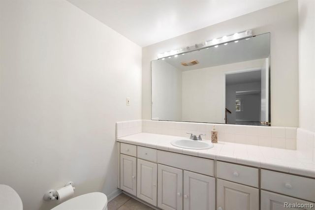 26075 Woodlore Road, Franklin, MI 48025