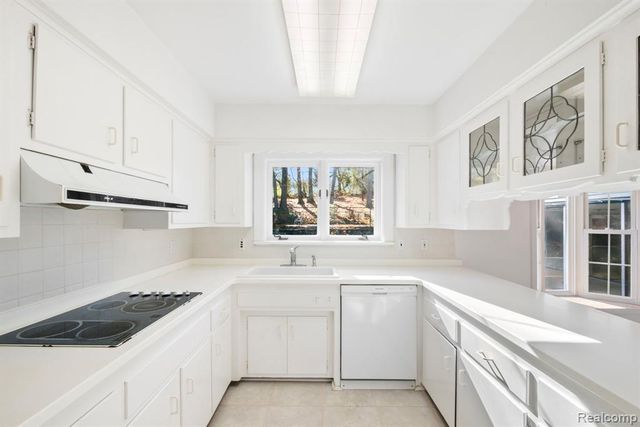 26075 Woodlore Road, Franklin, MI 48025