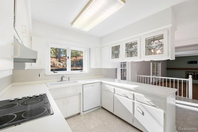 26075 Woodlore Road, Franklin, MI 48025