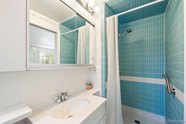 26075 Woodlore Road, Franklin, MI 48025