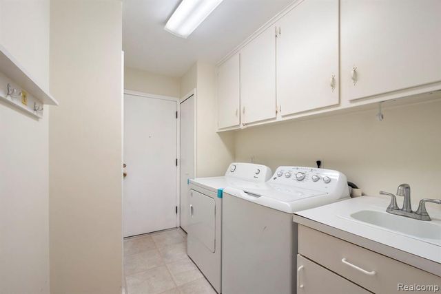 26075 Woodlore Road, Franklin, MI 48025