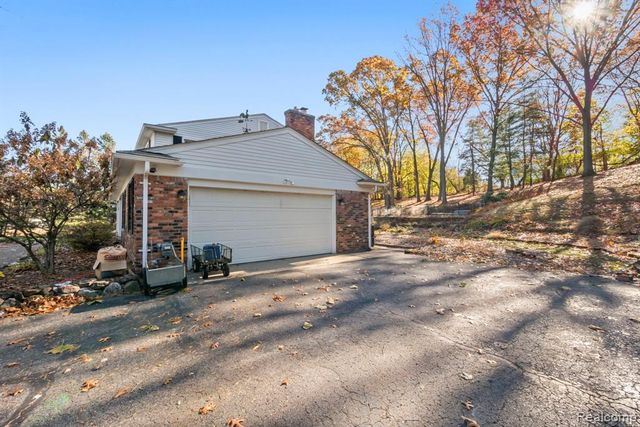 26075 Woodlore Road, Franklin, MI 48025