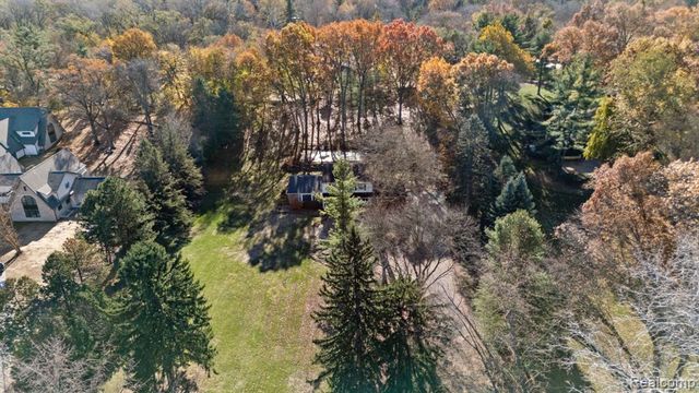 26075 Woodlore Road, Franklin, MI 48025