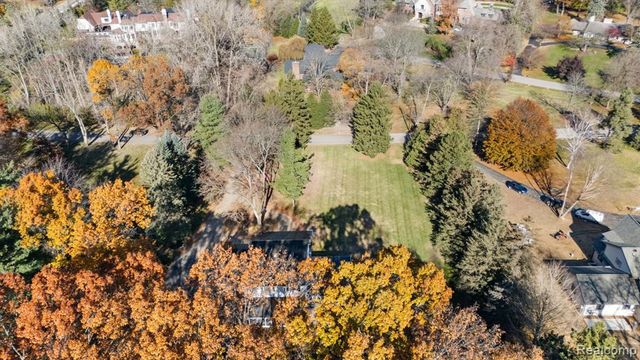 26075 Woodlore Road, Franklin, MI 48025