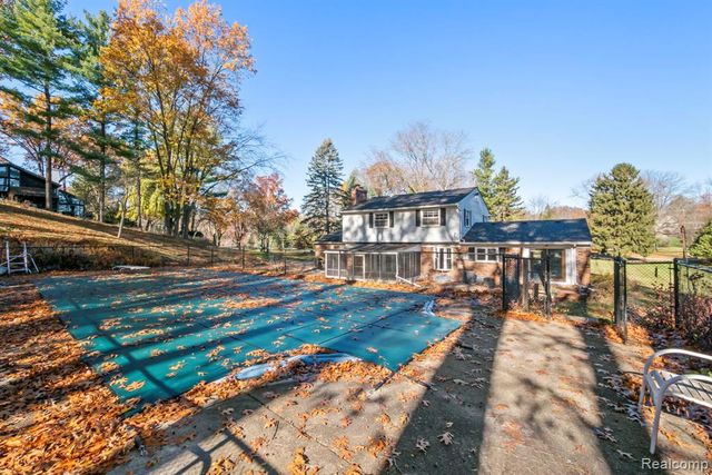 26075 Woodlore Road, Franklin, MI 48025