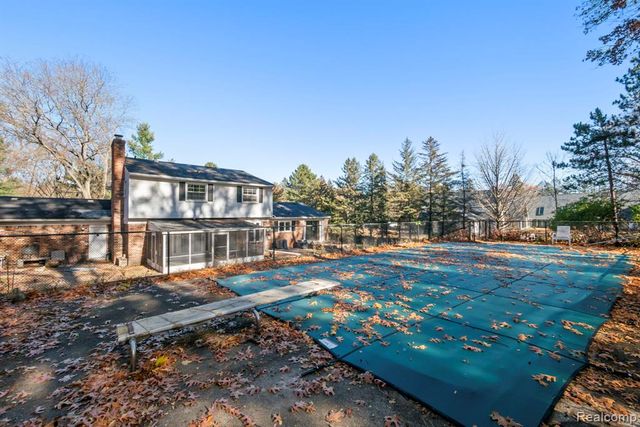 26075 Woodlore Road, Franklin, MI 48025