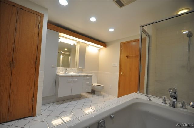 40 Waterfront Circle 406A, Buffalo, NY 14202