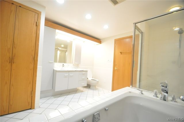 40 Waterfront Circle 406A, Buffalo, NY 14202