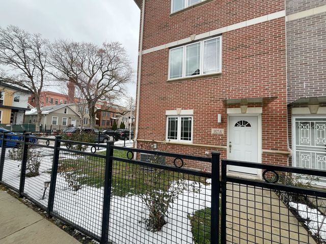 3527 S Parnell Avenue A, Chicago, IL 60609
