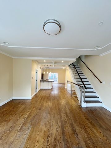 3527 S Parnell Avenue A, Chicago, IL 60609