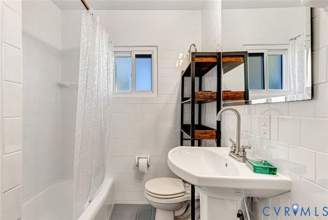 700 W Riverside Dr, Lanexa, VA 23089