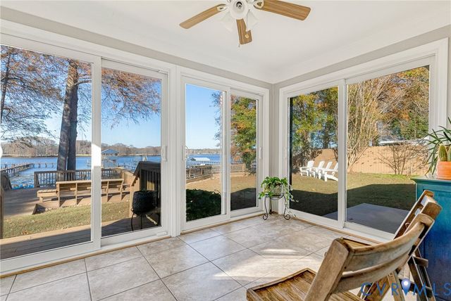 700 W Riverside Dr, Lanexa, VA 23089