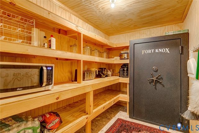 700 W Riverside Dr, Lanexa, VA 23089