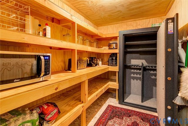 700 W Riverside Dr, Lanexa, VA 23089