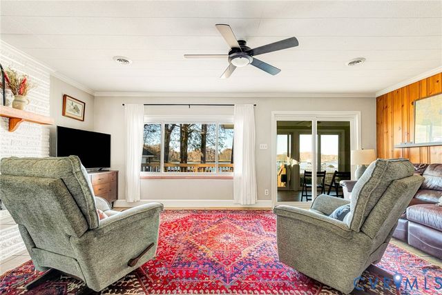 700 W Riverside Dr, Lanexa, VA 23089