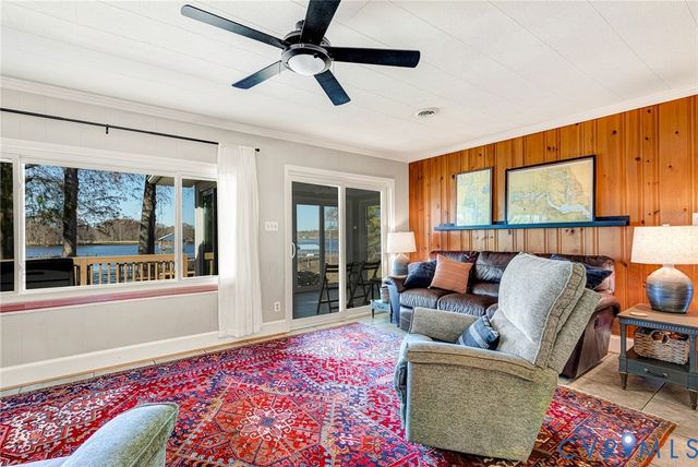 700 W Riverside Dr, Lanexa, VA 23089