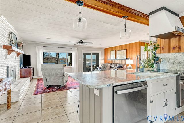 700 W Riverside Dr, Lanexa, VA 23089