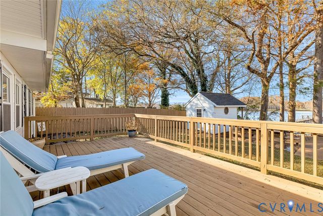 700 W Riverside Dr, Lanexa, VA 23089