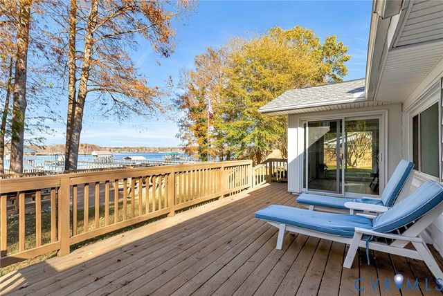 700 W Riverside Dr, Lanexa, VA 23089