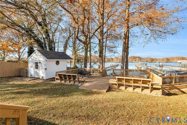 700 W Riverside Dr, Lanexa, VA 23089