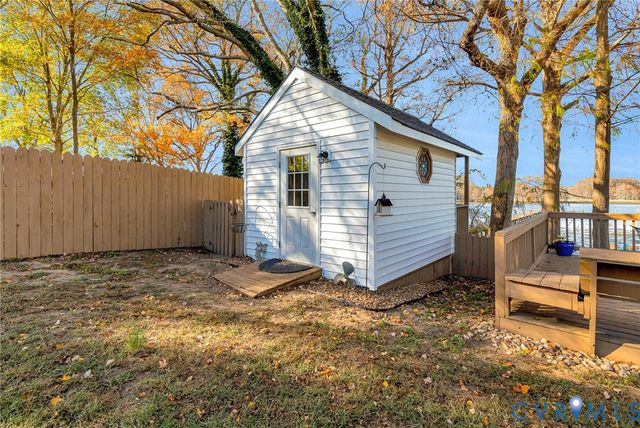 700 W Riverside Dr, Lanexa, VA 23089