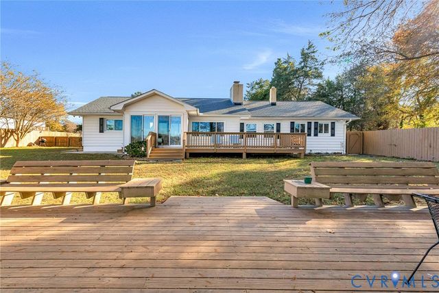 700 W Riverside Dr, Lanexa, VA 23089