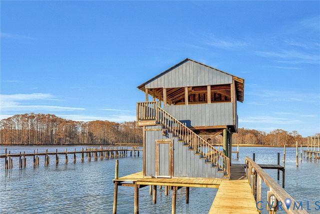 700 W Riverside Dr, Lanexa, VA 23089