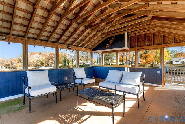 700 W Riverside Dr, Lanexa, VA 23089