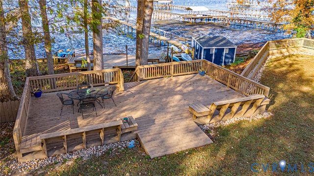 700 W Riverside Dr, Lanexa, VA 23089