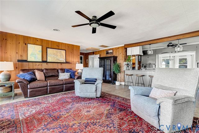 700 W Riverside Dr, Lanexa, VA 23089